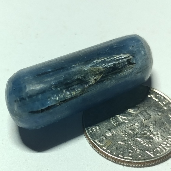 Kyanite thumble polished 9.4 gr - Picture 5 of 5